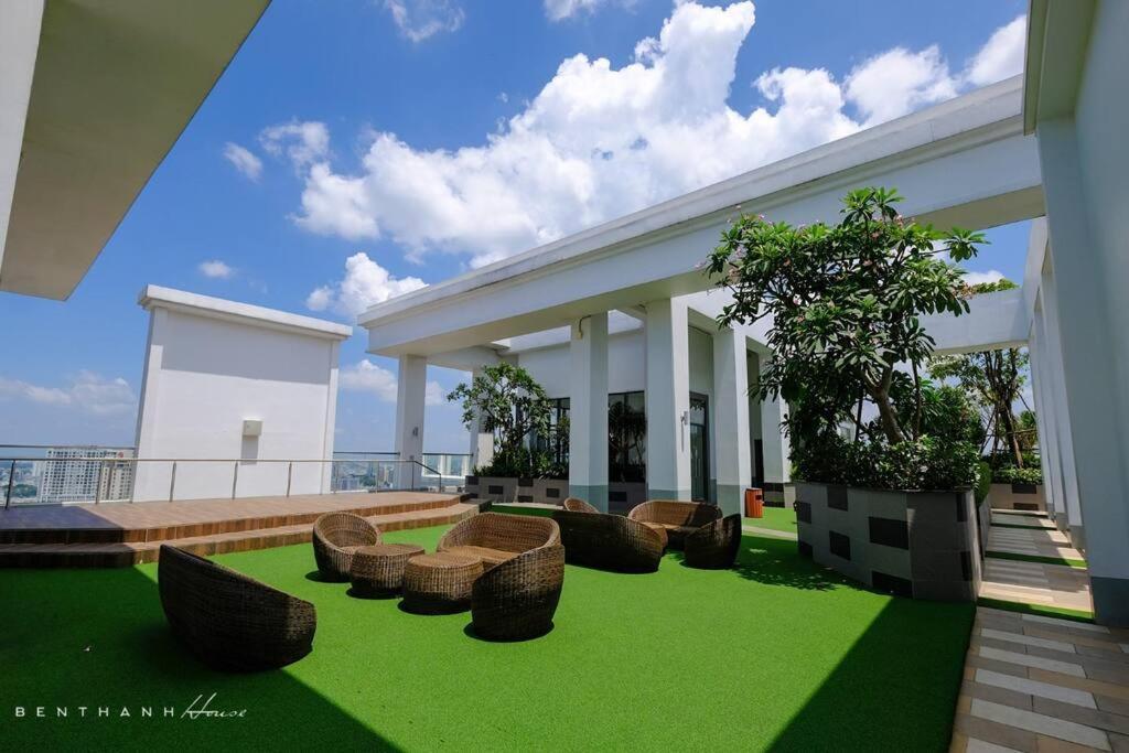 View, 1km To Center, Br & Sofa Bed, Free Gym *