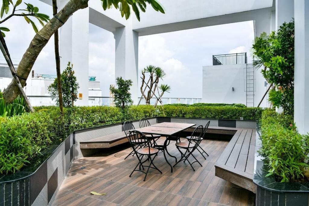 View, 1km To Center, Br & Sofa Bed, Free Gym *